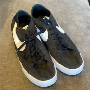 Nike Men's Black and White Sneakers